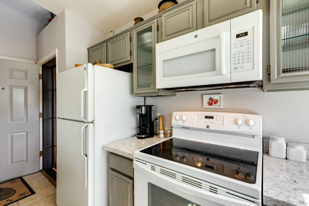 Cozy Flagstaff Retreat With Fireplace & Gas Grill! view 3