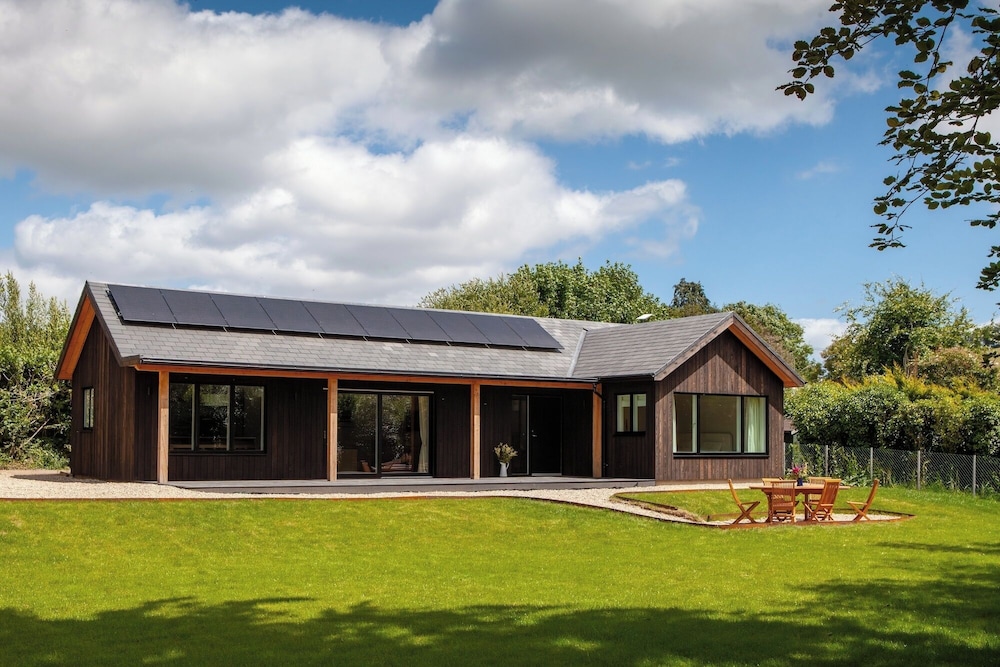 2-bed Eco Friendly Home - Sleeps 4 - Parking