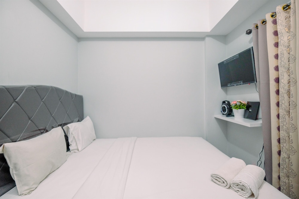 Comfort 1Br At Royal Heights Apartment