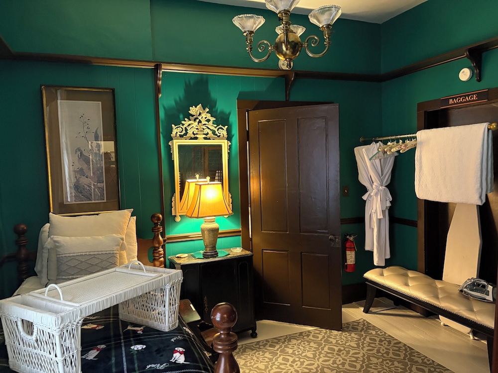 Chesnut Cottage Inn