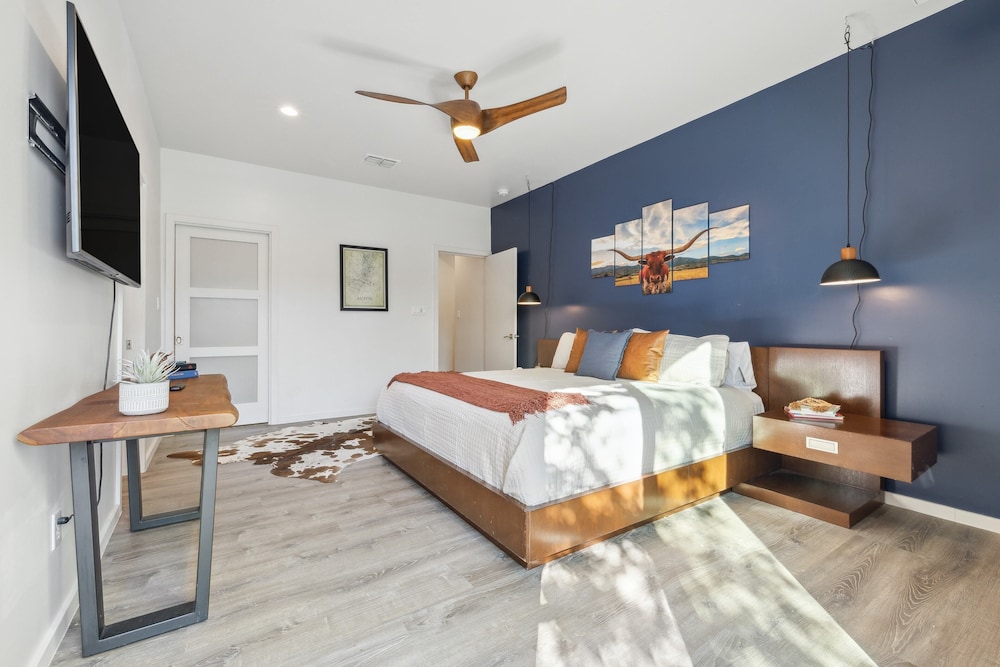 Barton by Avantstay Lake Views w/ Hot Tub, Pool & Ping Pong! view 4