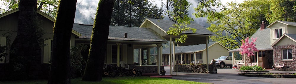 Dunsmuir Lodge