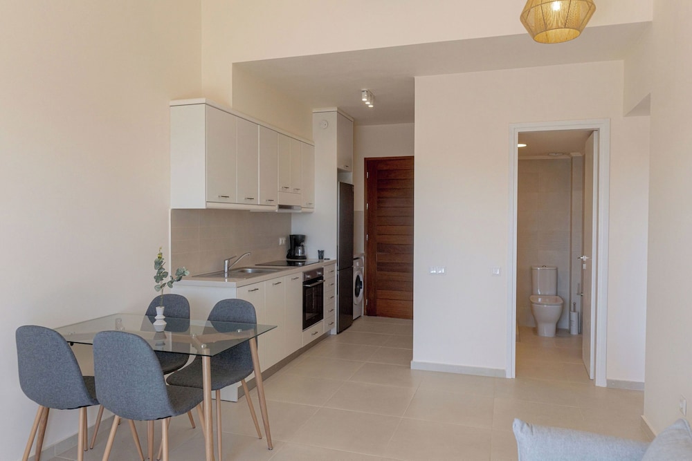 Phaedrus Living: Seaside Thalassa Cretan 203