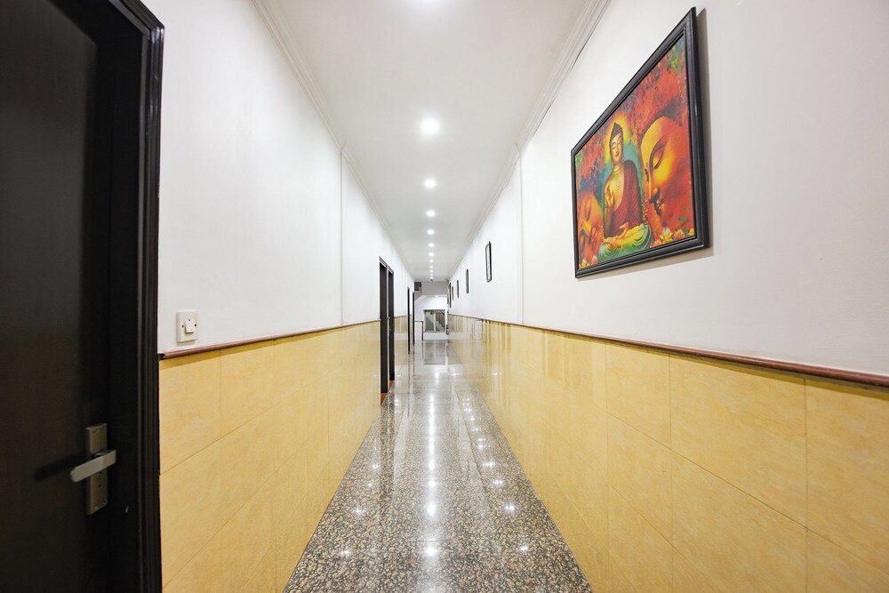 Fabhotel Golden Palm