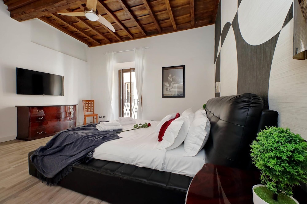 Luxury Navona Apartment