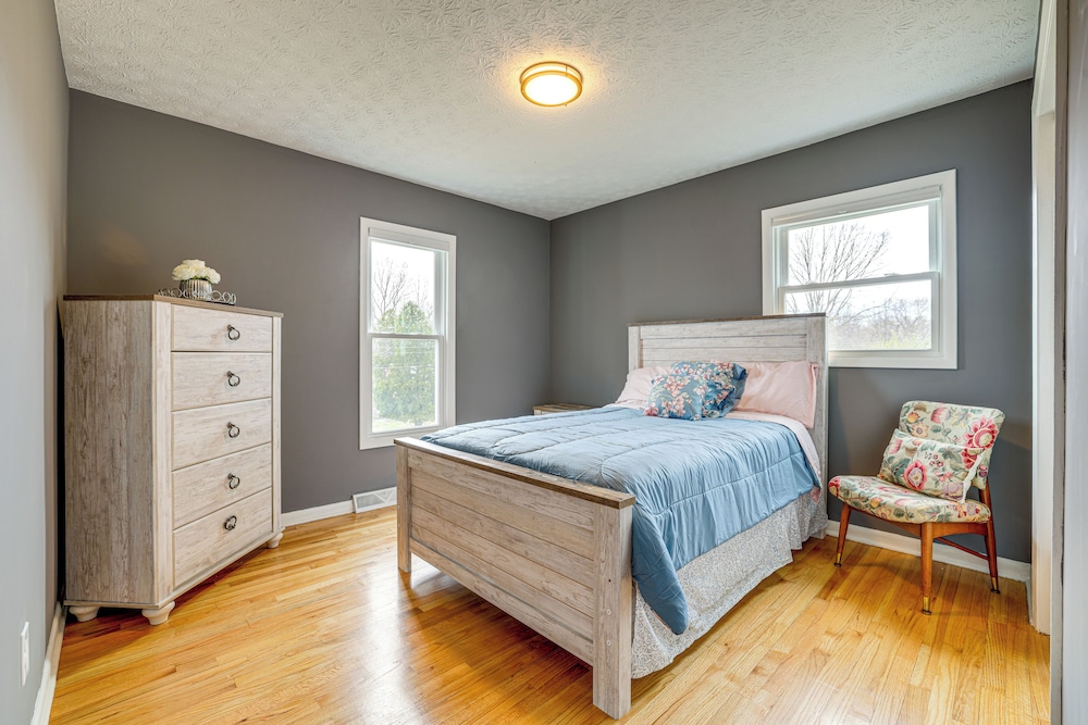 1 Mi to Dtwn Lynchburg: Charming Family Home!