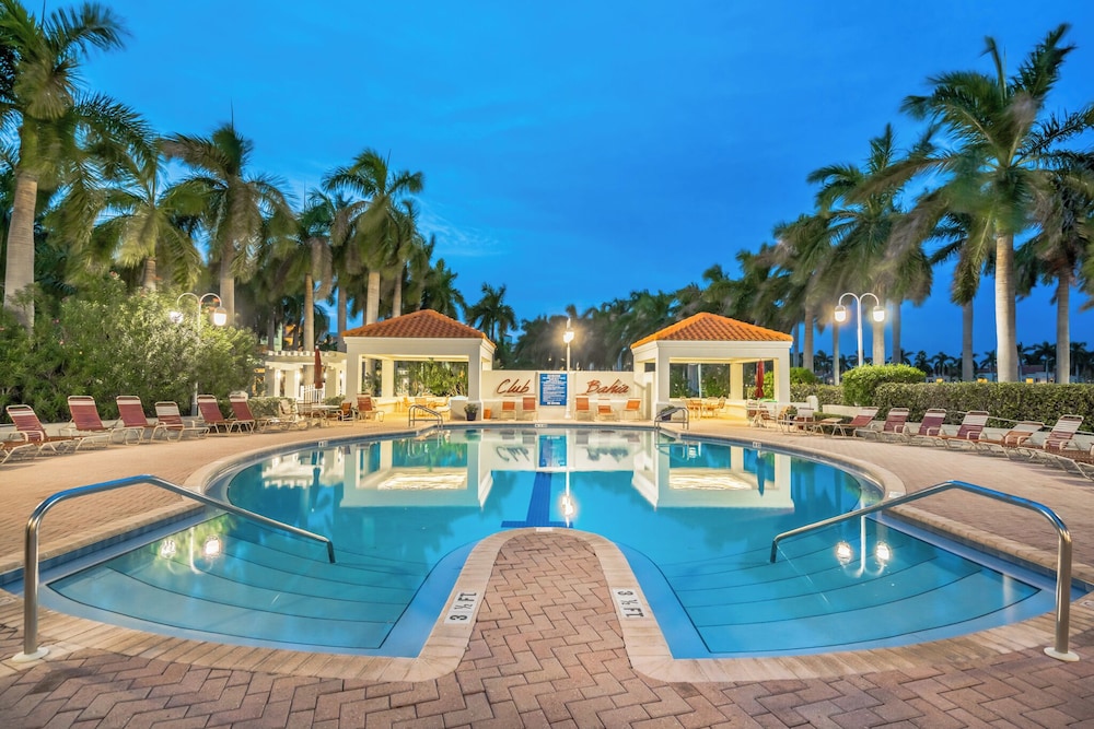 Bahia Vista 17-881 by Distinctive Beach Rentals