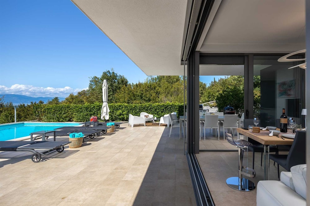 Villa Luxor With Heated Pool