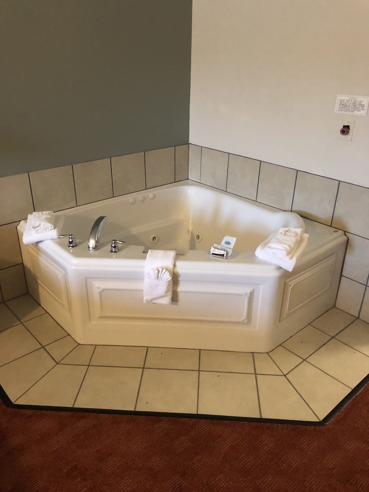Whitesboro Inn & Suites
