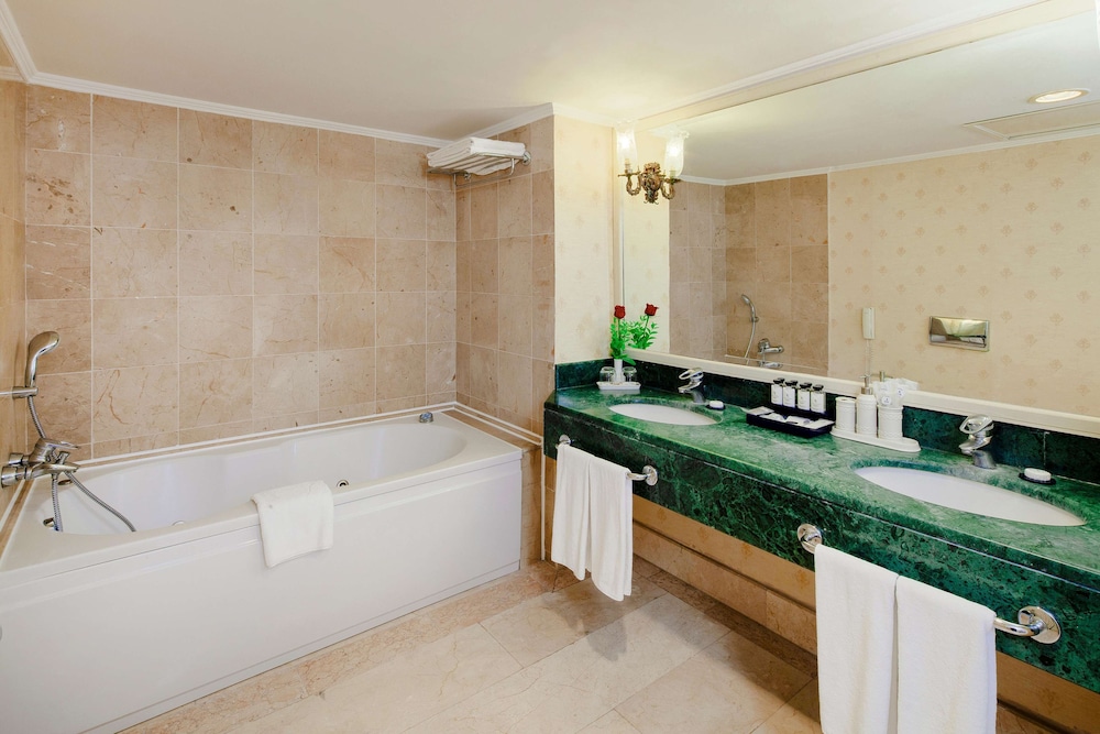 Kremlin Palace - Image 3