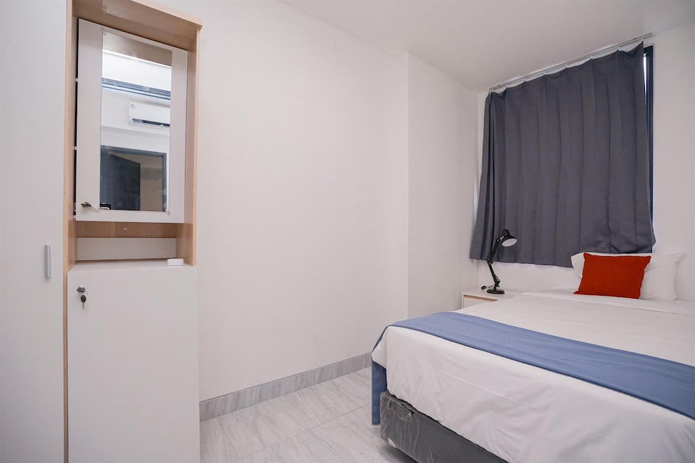Good and Cozy 2BR at Collins Boulevard Apartment