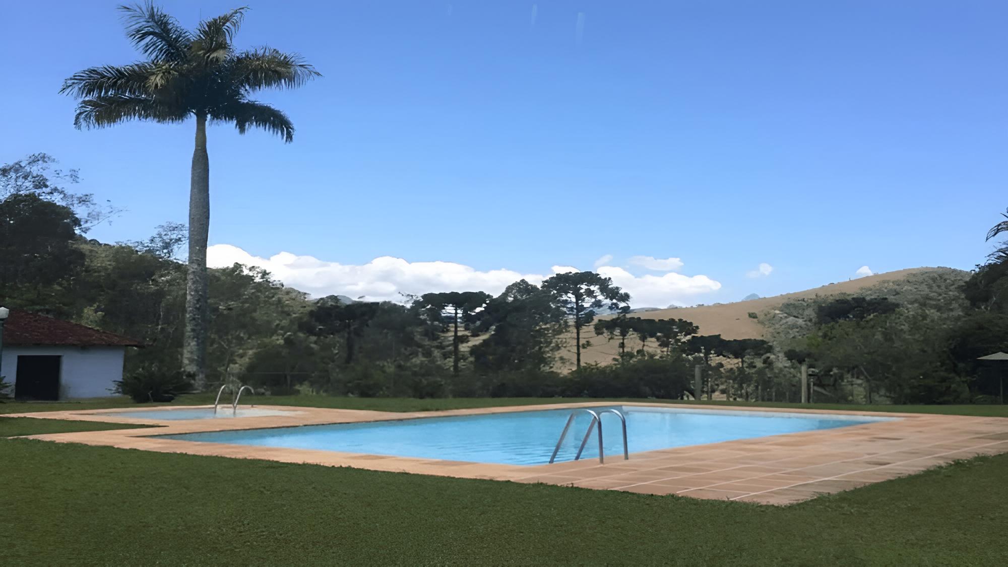 Maravilhoso sítio com vista pra montanha
