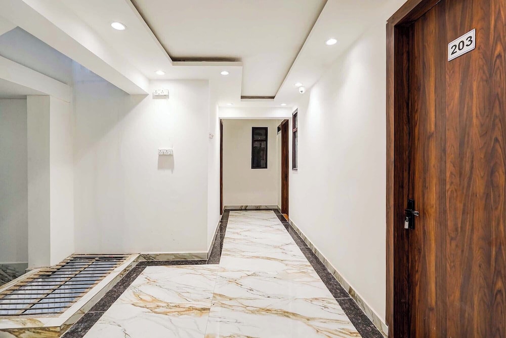Fabhotel Golden Inn