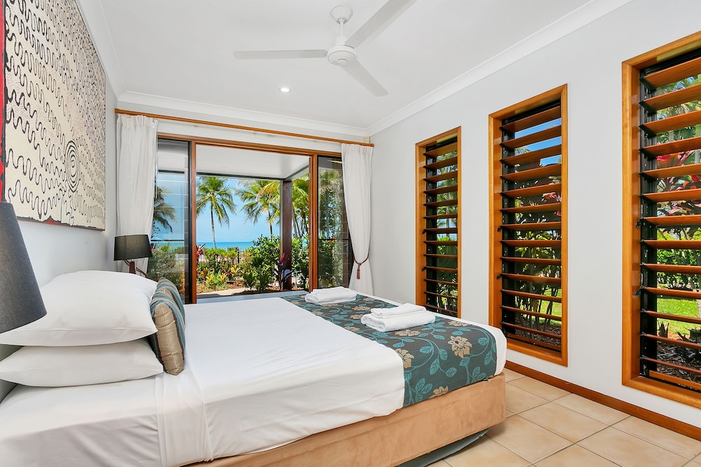 Reeflections Beachfront Holiday House