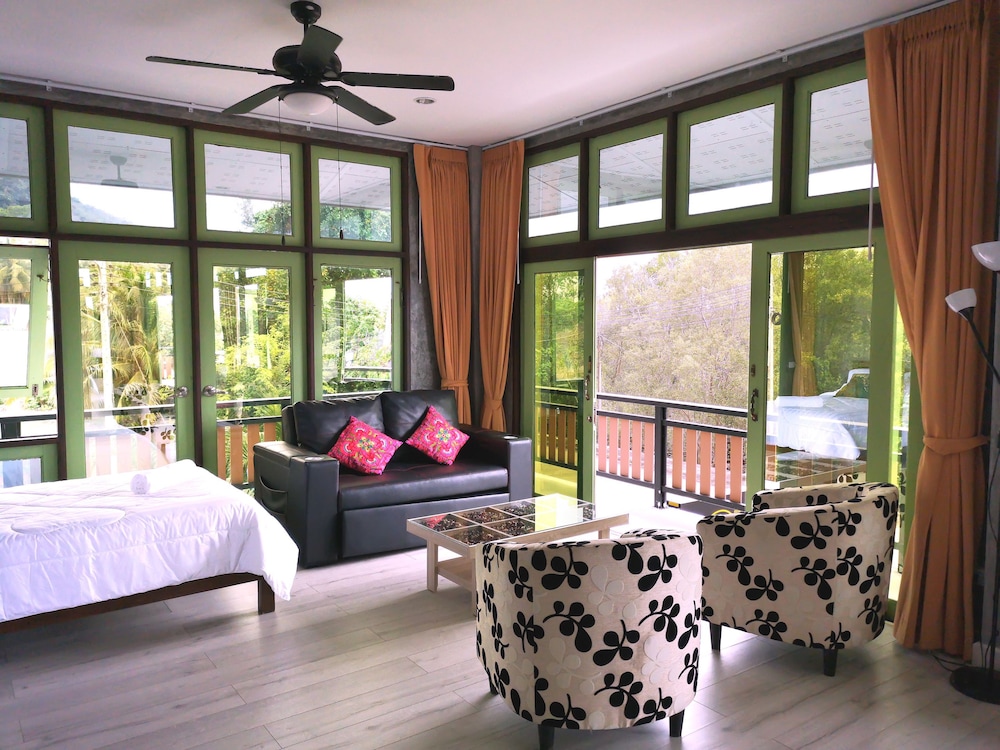 Tonmai Suites