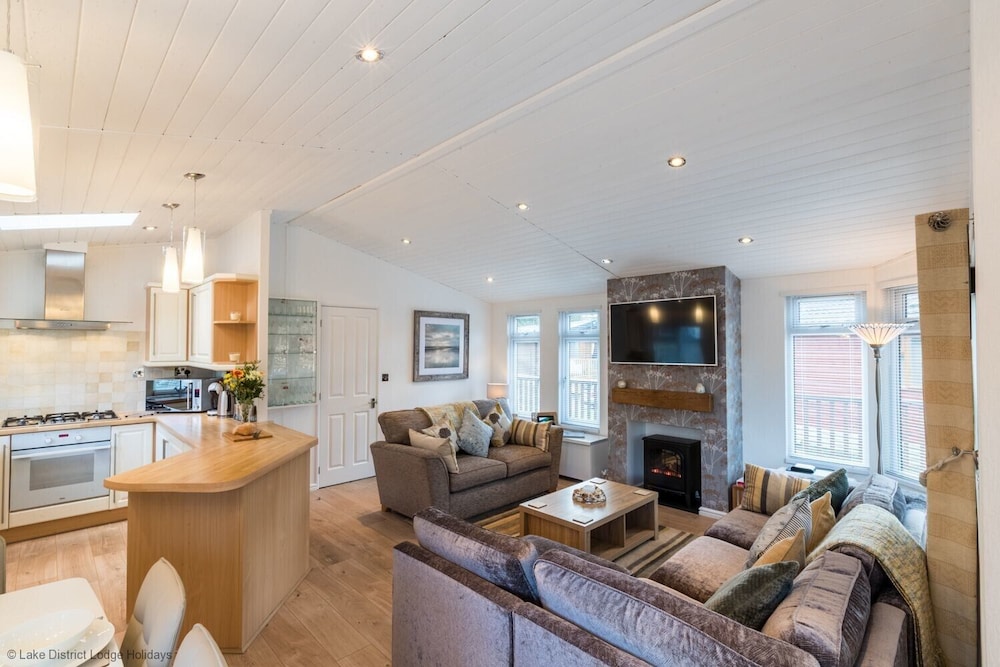 Broad Larch Lodge