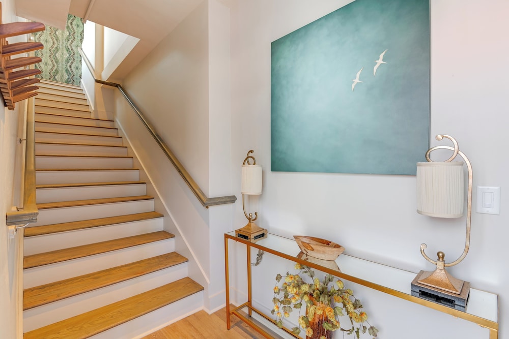 Walk to Vanderbilt: Eclectic Apt in Nashville
