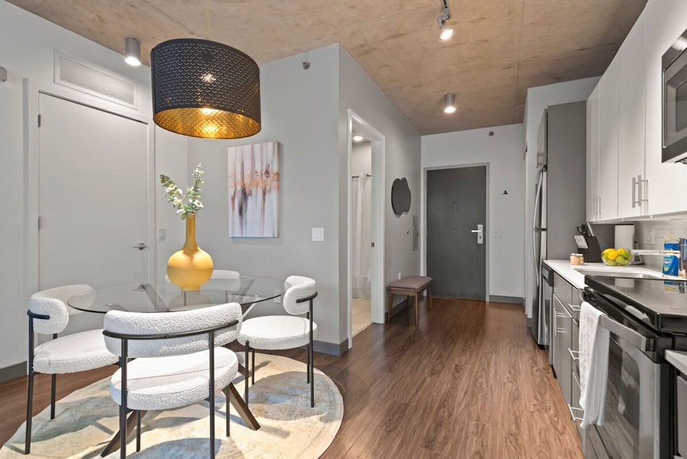 Group Home 3 Luxe Apts Spacious Central