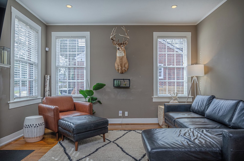 Spacious 3BR Midtown Home - Grad Family
