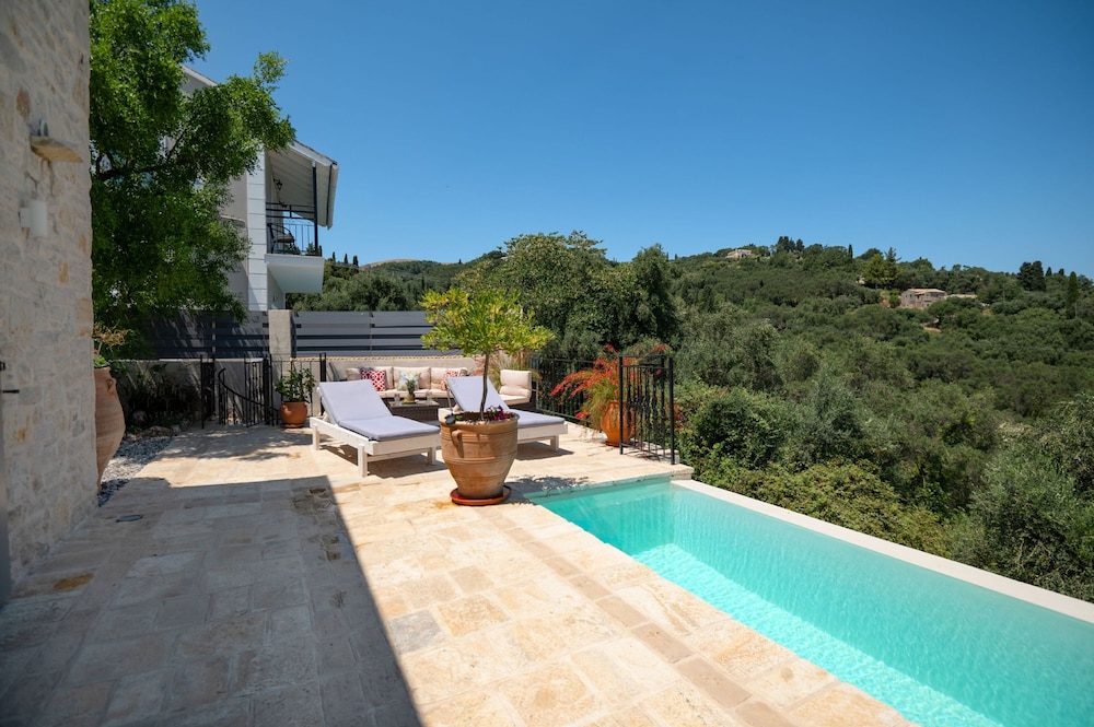 Bee Tree Villa in Corfu