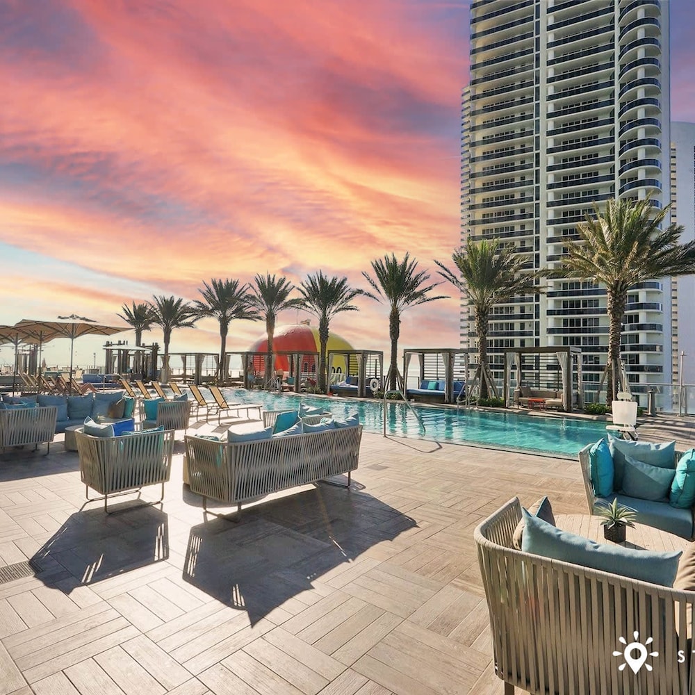 Rooftop Pool Oceanview Balcony Beachfront Resort
