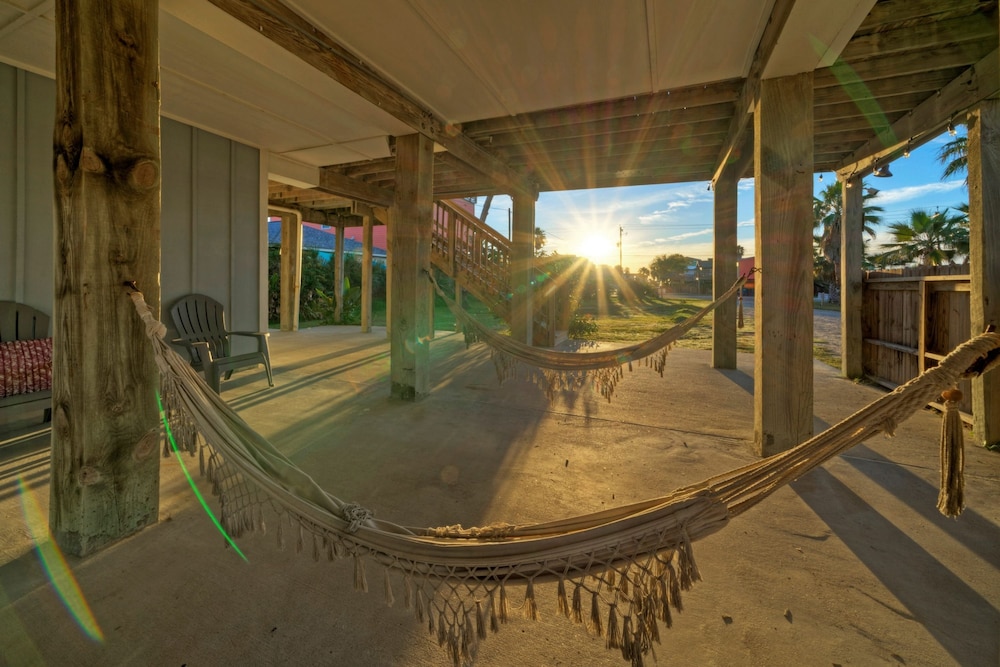 Palm House by Avantstay Pool Game Room Patio