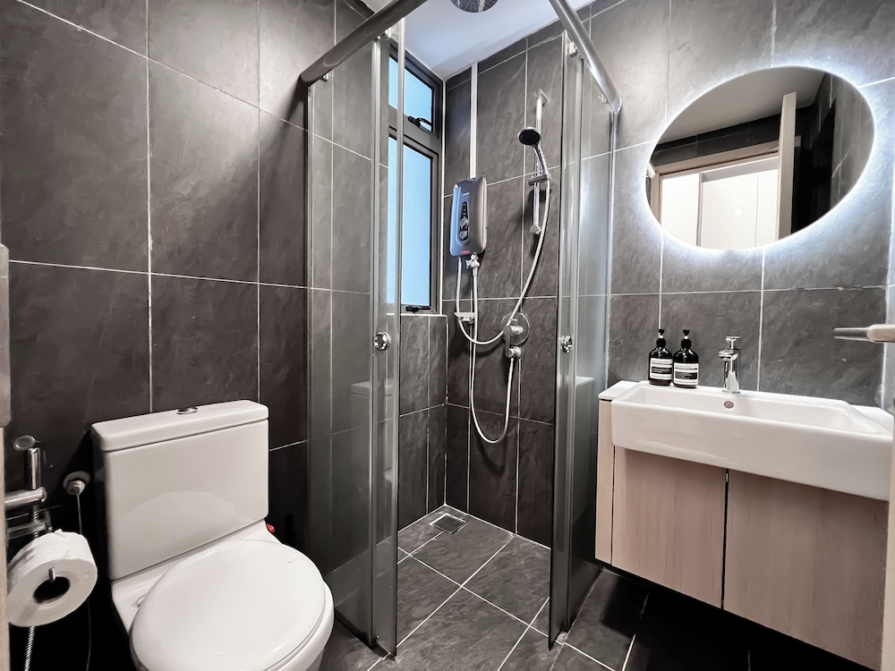 The Luxe by Manhattan Group