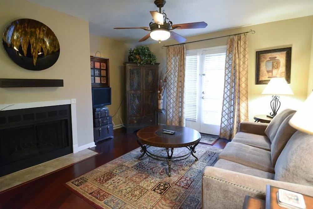 Traditional Touch By Signature Vacation Rentals