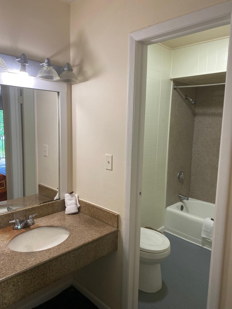 Ivory Tower Motor Inn