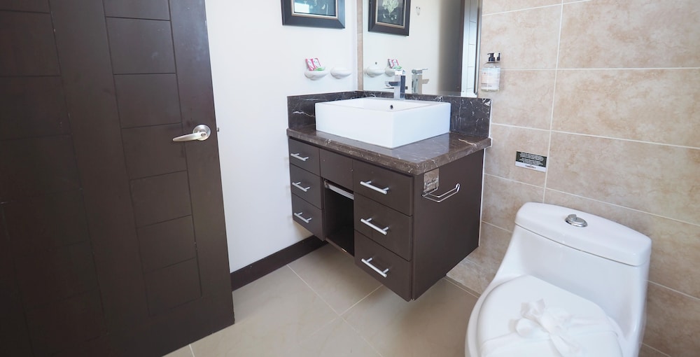 Condominio Diamante del Sol by CRHR