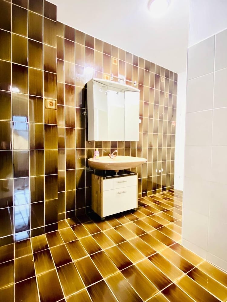 Spacious 4BR Apt Perfect for Groups