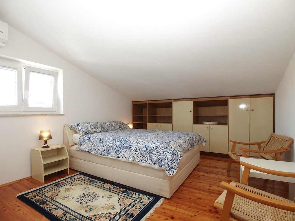 Apartment 1893 view 4