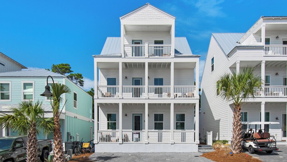 Sleep up to 28 - 2 Homes Side by Side - Close to Beach & Community Pool!