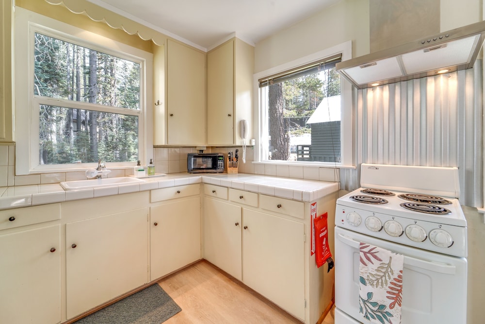 Mountain Cabin With Deck < 1 Mile to Ski Resort! view 5