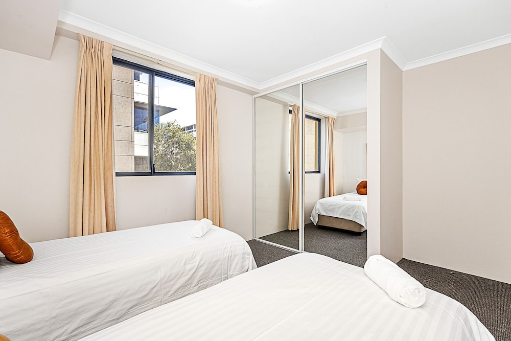 2bdr East Perth Getaway