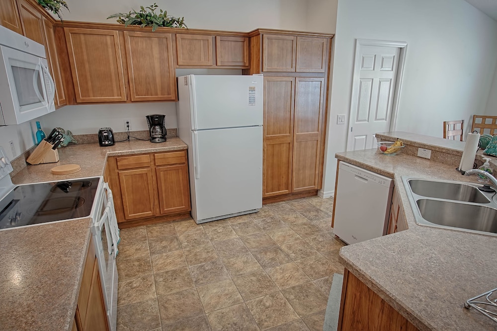 Waterbury Place Home 3 Bedroom by The VIR Group