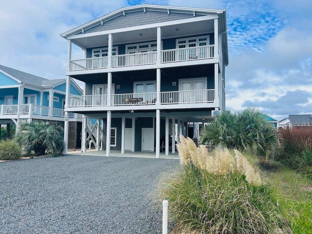 Compass Rose 4 Bedroom Home by RedAwning