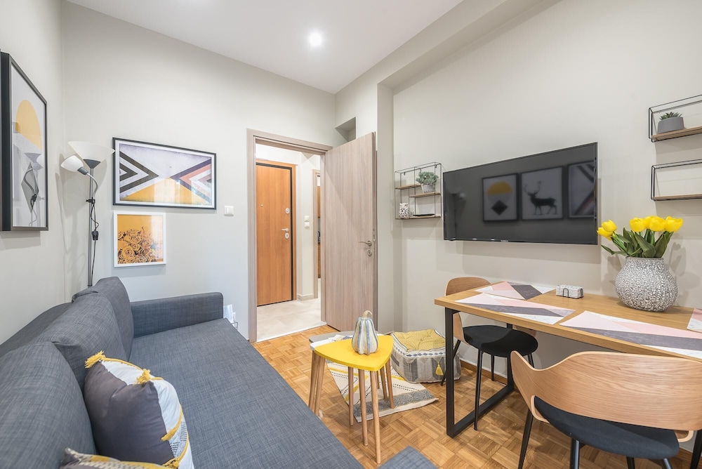 Elegant Mavili Suite by Cloudkeys
