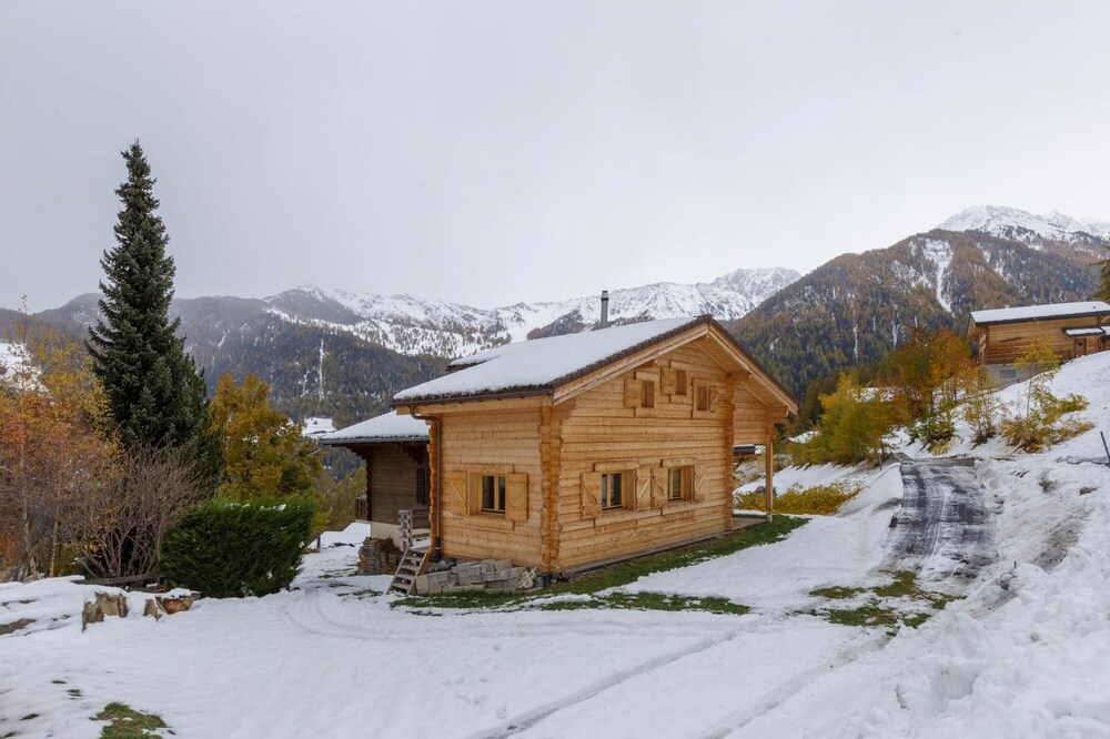 Rosaline - Large and Cosy Swiss Chalet With Beautiful Views