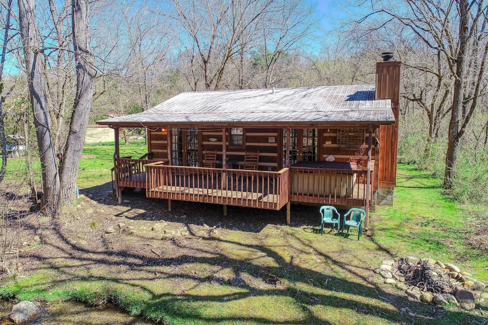 Creekside Memories - 2 Bedrooms, 2 Baths, Sleeps 6 Cabin by RedAwning