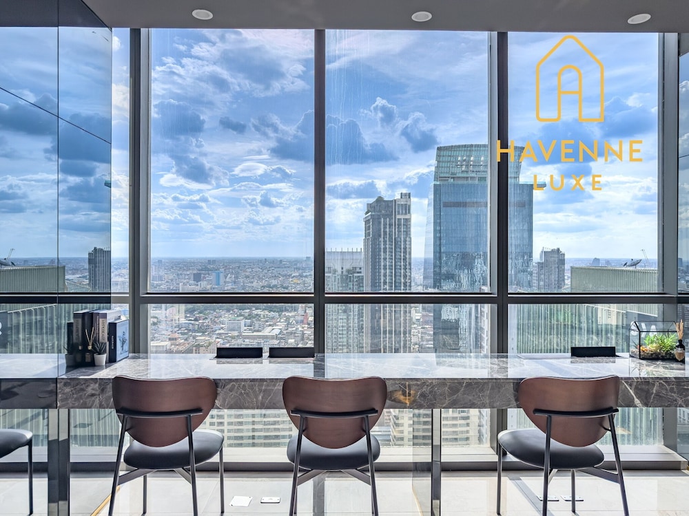 Luxury Downtown Bangkok 2BR 2BA · Sky Pool Gym · 5min Walk to Siam Paragon