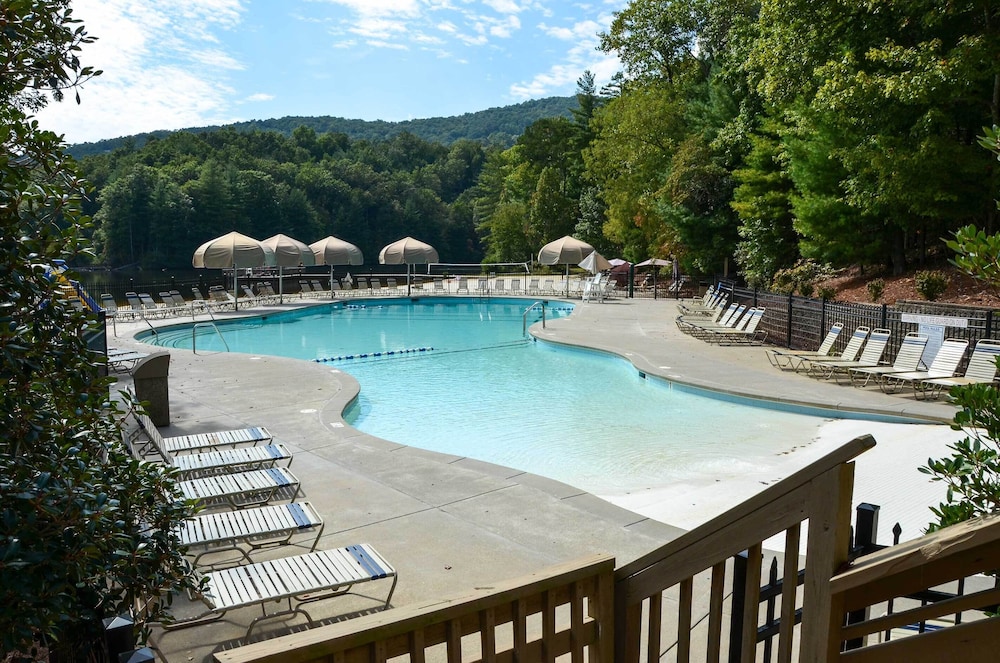 Serenity Now: Big Canoe Mountain Home!