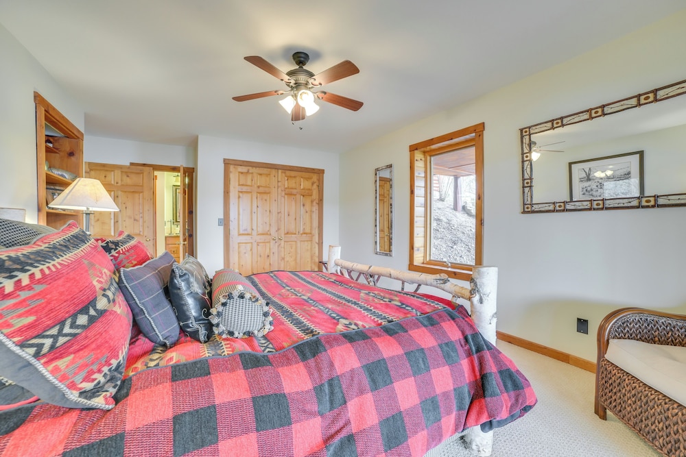 Deck + Beach Access: Lakefront Cabin in Levering!