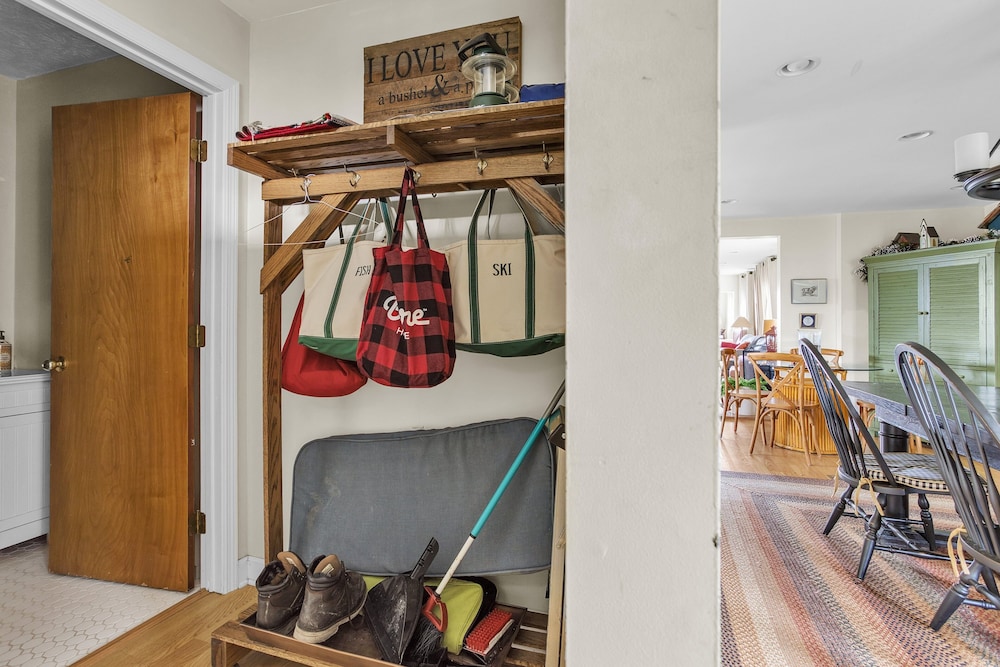 Home Port - Spacious Retreat In Prime Location 4 Bedroom Home