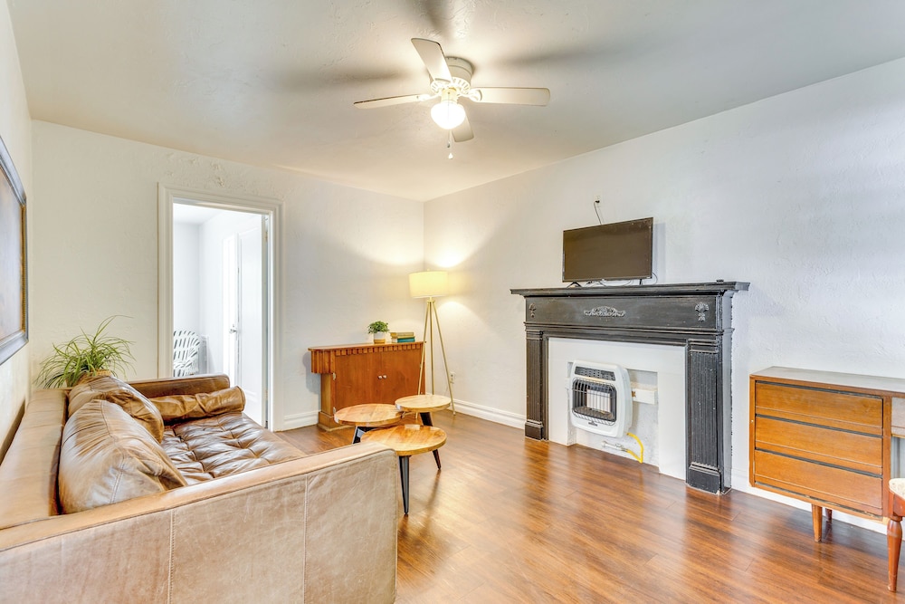 Modern OKC Duplex in Plaza: Steps to Shops & Bars!