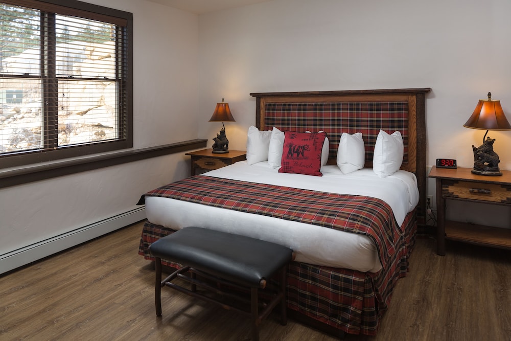 The Landing at Estes Park - Riverside Retreat