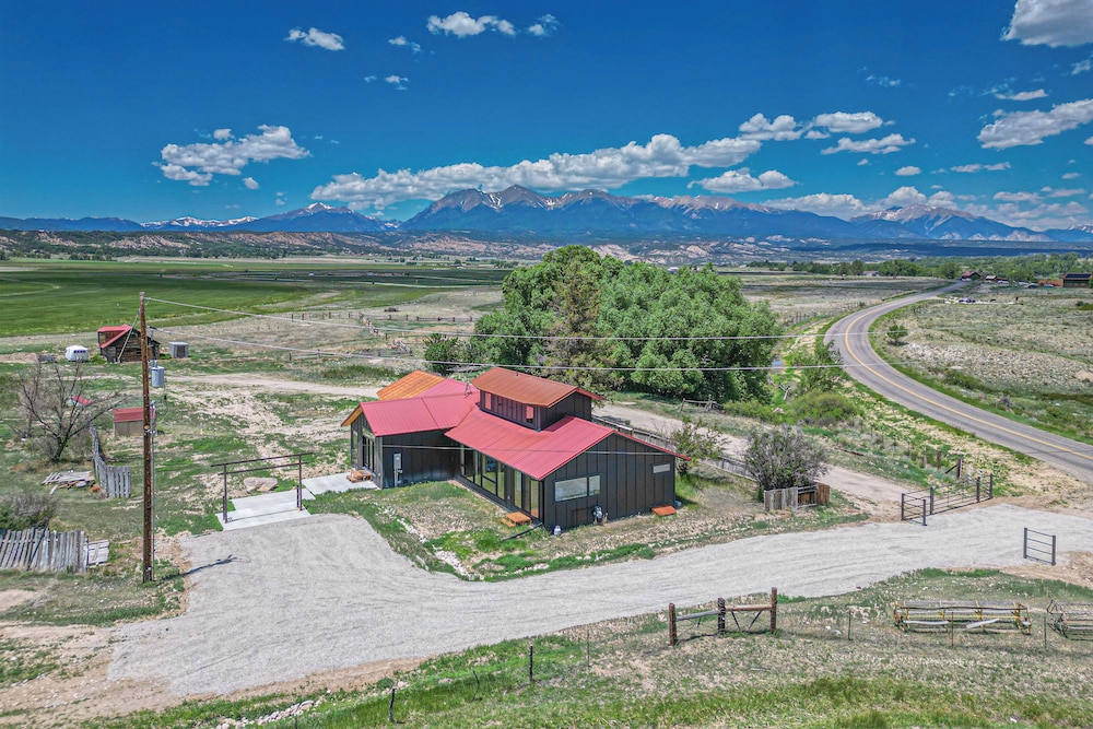 Stunning 14er Views! Private 6-acre Salida Retreat