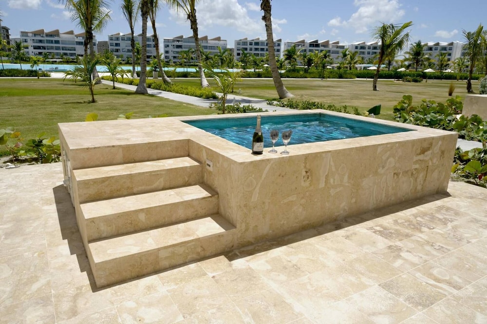 Luxury Escape Private Jacuzzi, Beach, Punta Cana Sleep 5