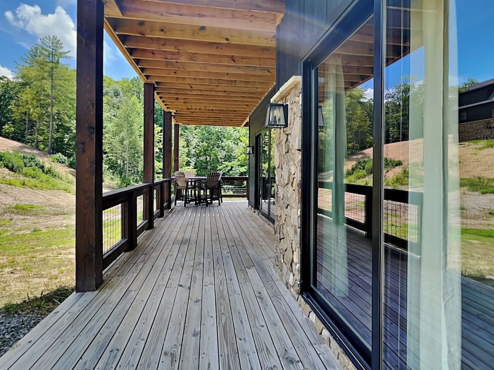 Smoky Ridge Sanctuary by Jackson Mountain Rentals