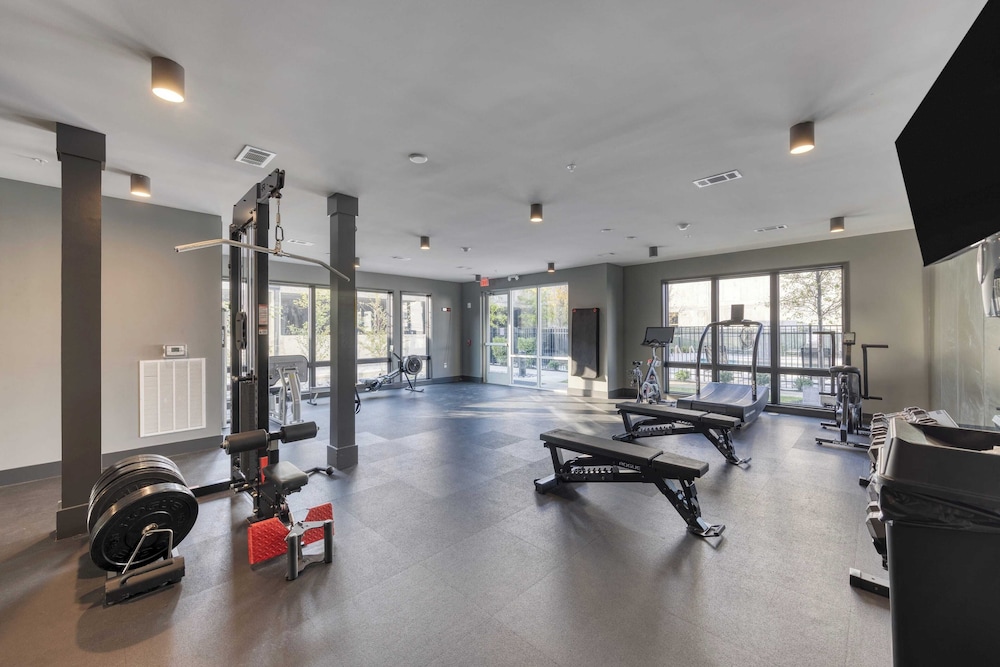 2 Modern Apartments in Heart of Midtown, Walkable Location Patio, Pool & Gym